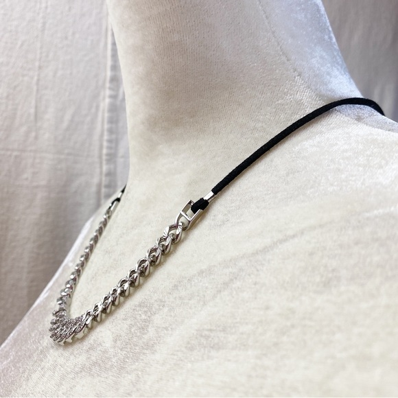 Rhinestone encrusted graduated chain necklace - Picture 2 of 5